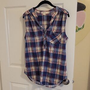 Blue Mood szLg womans Sleeveless Plaid Blouse in Navy and Red front pocket vneck